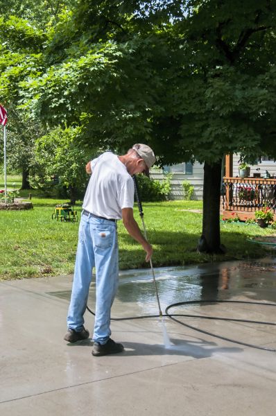 Driveway Concrete Cleaning in Terre Haute